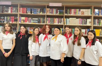 Движение первых в библиотеке